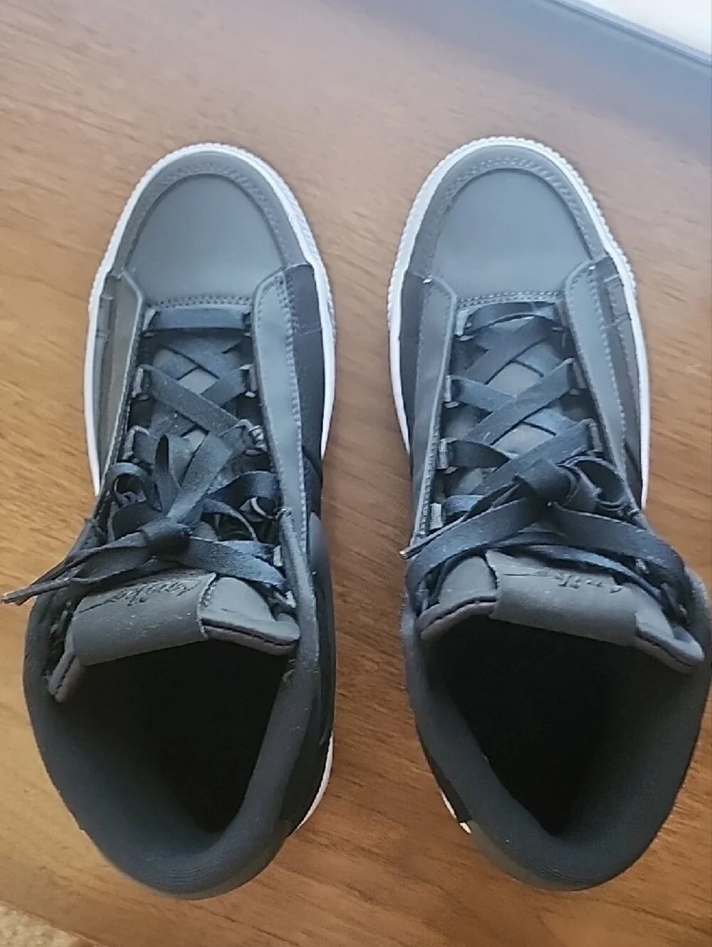 Nike Mid-Top Women. Super Clean!